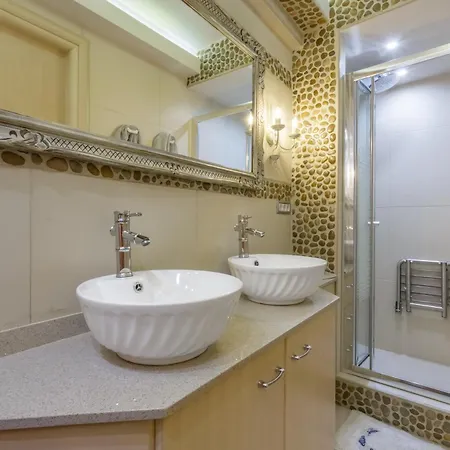 別荘 1of1 Valeria Kéfalos